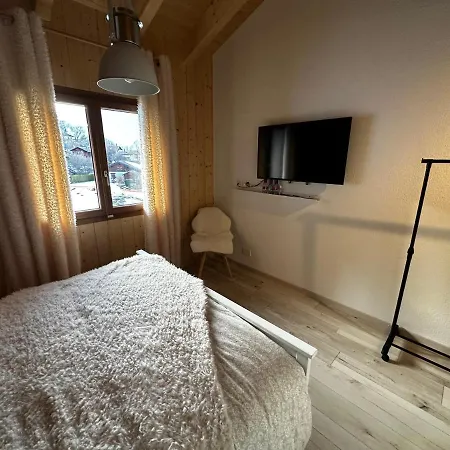 Chalet 10 Personnes Les Louettes A Sapinhaut Bed & Breakfast 4*