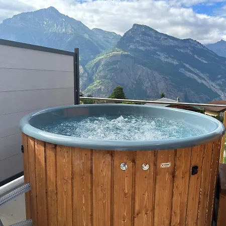 Chalet 10 Personnes Les Louettes A Sapinhaut 住宿加早餐酒店