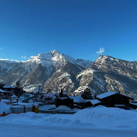 Les Louettes A Sapinhaut Canton Du Valais 住宿加早餐酒店 Saxon
