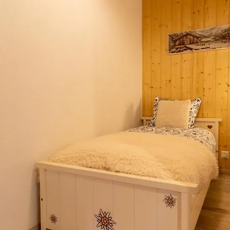 Les Louettes A Sapinhaut Canton Du Valais 住宿加早餐酒店 Saxon